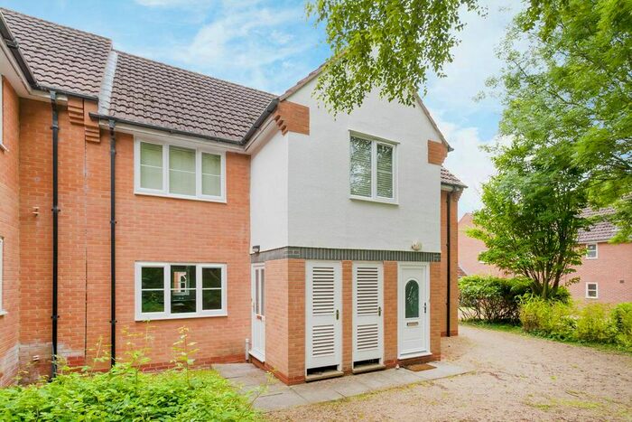 2 Bedroom Flat To Rent In Bishops Court, Marston, OX3