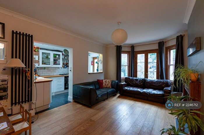 2 Bedroom Flat To Rent In Deronda Road, London, SE24