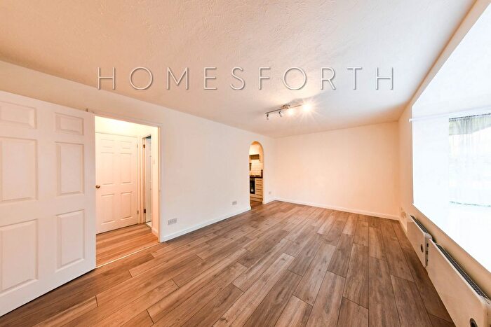 Studio To Rent In Snowdon Drive, Welsh Harp, NW9