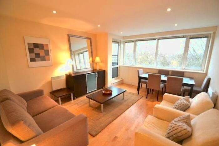 2 Bedroom Flat To Rent In Chiswick High Road, London, W4