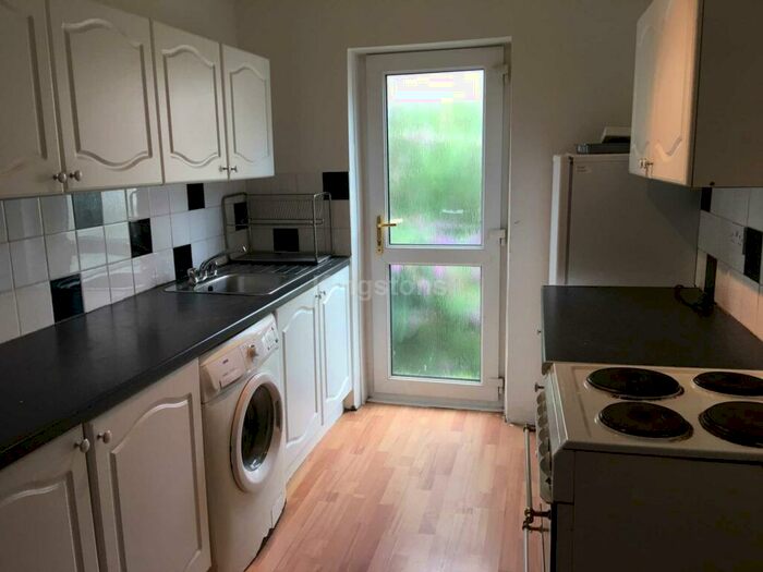 4 Bedroom Maisonette To Rent In Richard Street, Cathays, Cardiff, CF24
