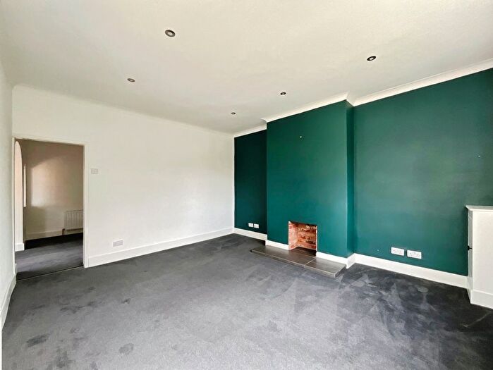 3 Bedroom Semi-Detached House For Sale In High Street, Beckingham, Doncaster, DN10