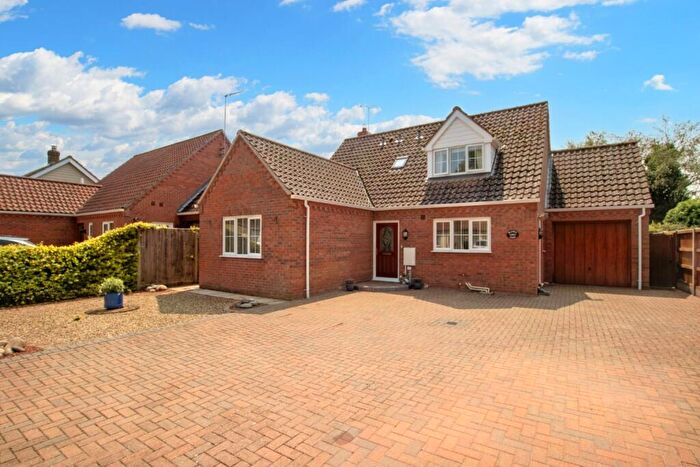 3 Bedroom Chalet For Sale In Common Road, Snettisham, PE31