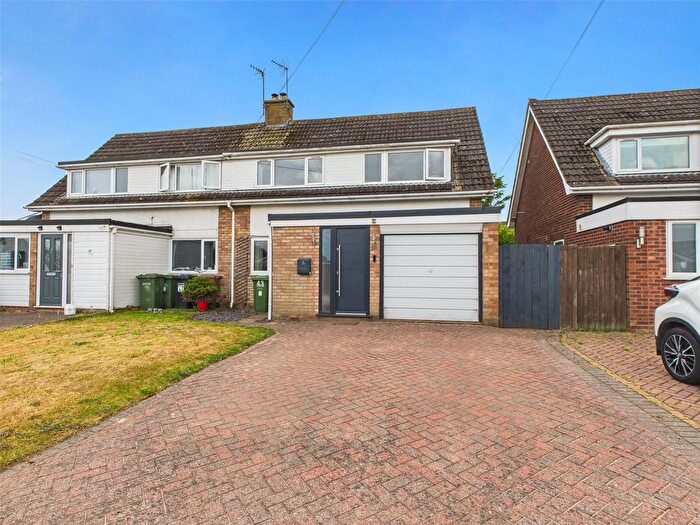 3 Bedroom Semi-Detached House For Sale In Shrawley Road, Fernhill Heath, Worcester, Worcestershire, WR3
