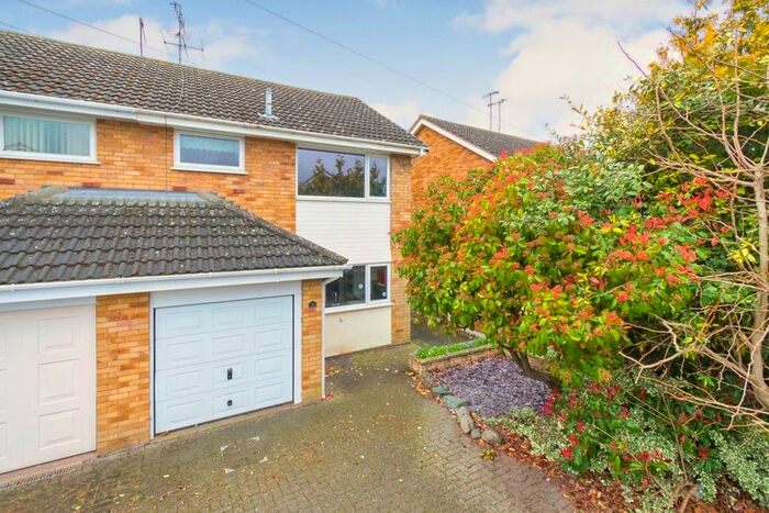 3 Bedroom Semi-Detached House For Sale In Willowslea Road, Worcester, WR3