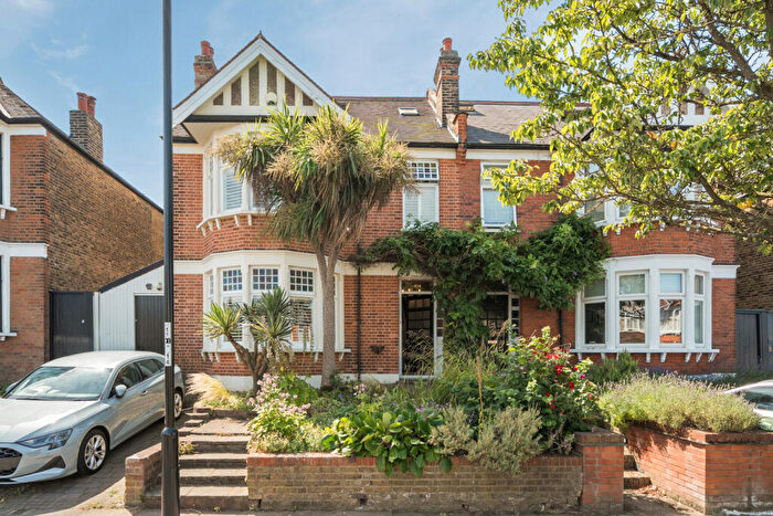 5 Bedroom Semi Detached House For Sale In Dunvegan Road, London, SE9