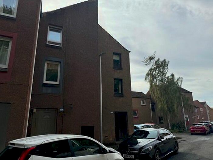 3 Bedroom Town House To Rent In Ladywell Avenue, Dundee, DD1