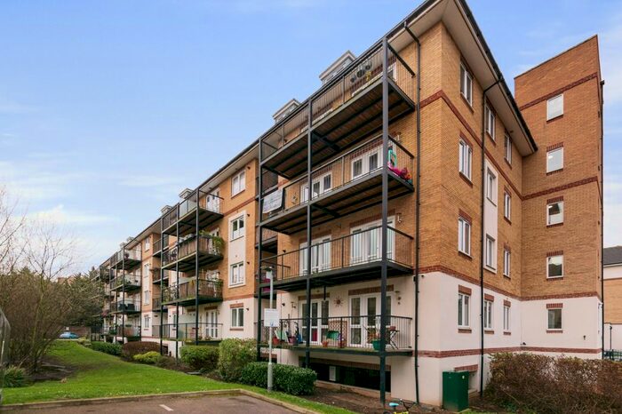 2 Bedroom Flat To Rent In Worcester Close, London, SE20