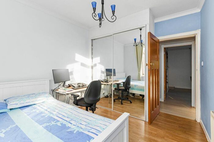 2 Bedroom Flat For Sale In Carrick Knowe Gardens, Carrick Knowe, Edinburgh, EH12