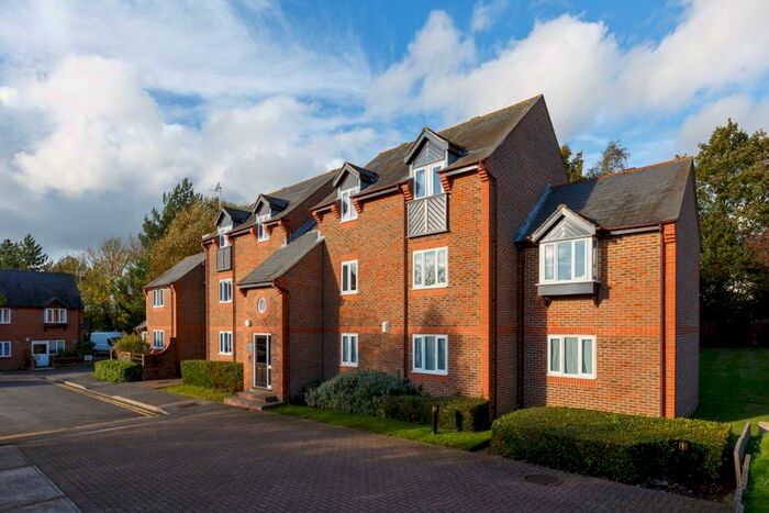 2 Bedroom Flat To Rent In Arundel Close, Tonbridge TN9