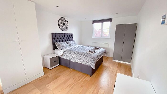 1 Bedroom Flat For Sale In Hereford Road, London, W3