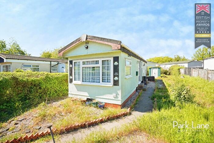 1 Bedroom Park Home For Sale In Hatfield Broadoaks Road, Takeley, CM22