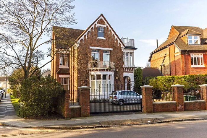 2 Bedroom Flat To Rent In Strawberry Hill Road, Twickenham, TW1