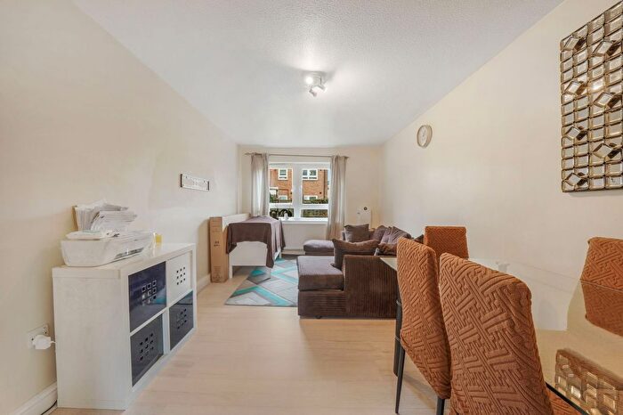 1 Bedroom Flat For Sale In Alnwick Road, London, E16