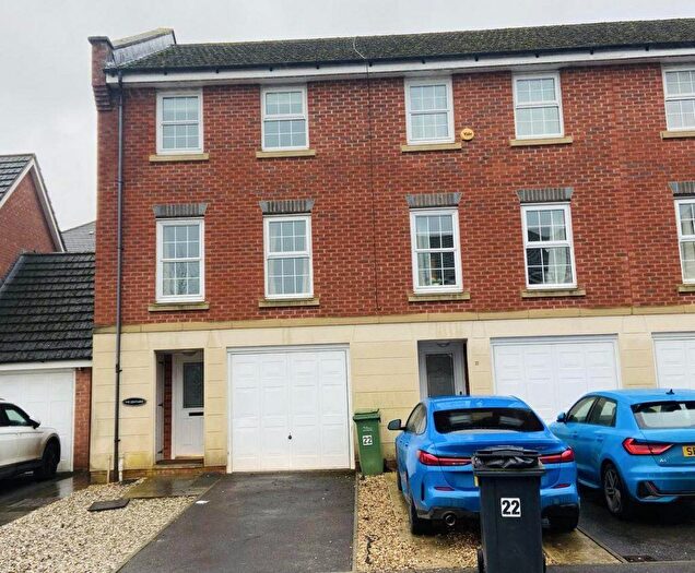 3 Bedroom Town House To Rent In Martingale Chase, Newbury, RG14