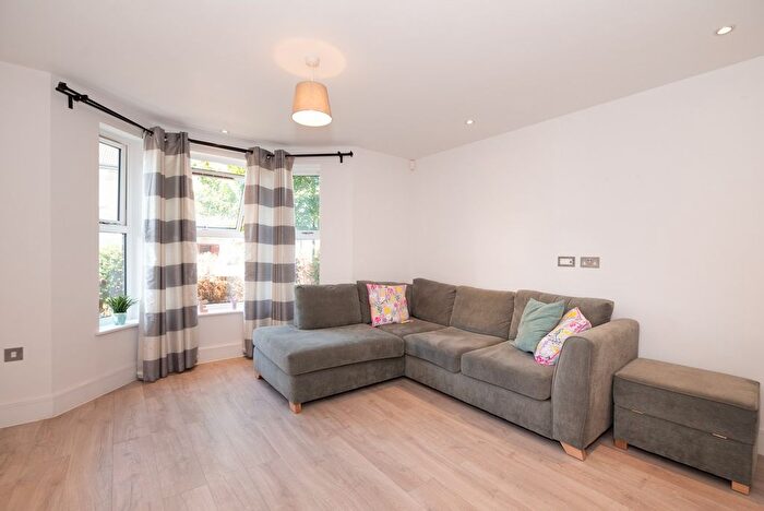 2 Bedroom Maisonette To Rent In Crown Road, Sutton, SM1