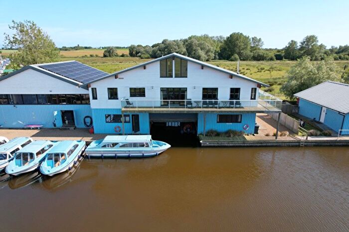 6 Bedroom Detached House For Sale In Riverside, Martham, NR29