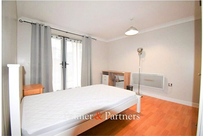 2 Bedroom Flat For Sale In Ballantyne Drive, The Hythe, Colchester, Essex, CO2