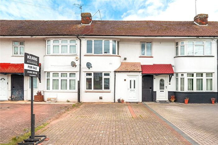 3 Bedroom Terraced House For Sale In Oakfield Avenue, Slough, Berkshire, SL1