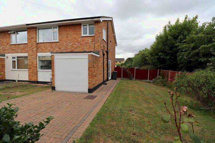 3 Bedroom Semi-Detached House To Rent In Glebe Close, Rayleigh, SS6