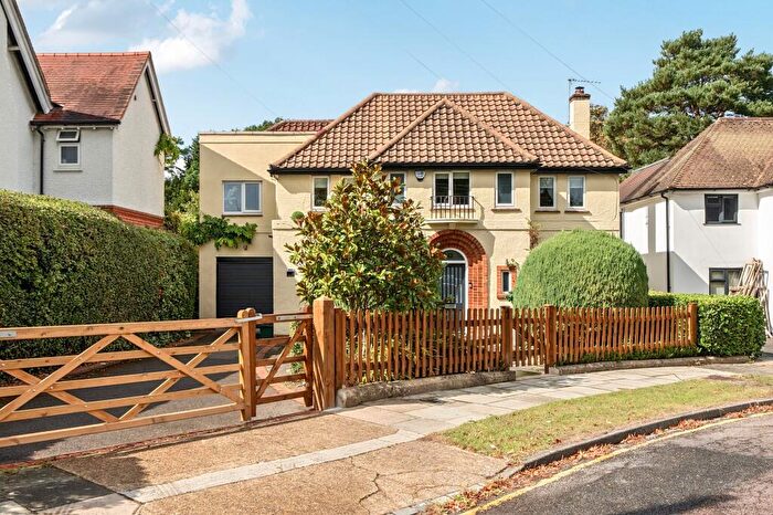 4 Bedroom Detached House For Sale In Hylands Close, Epsom, KT18