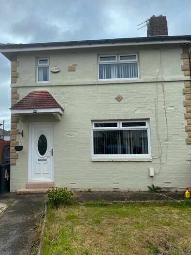 3 Bedroom Flat To Rent In West Drive, Salford, M6