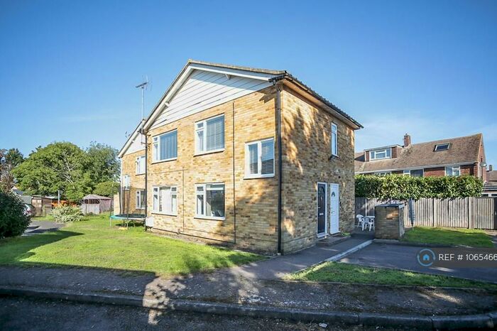 2 Bedroom Flat To Rent In Larkfield Road, Larkfield, Aylesford, ME20