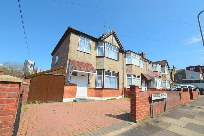 3 Bedroom End Of Terrace House To Rent In Fallaize Avenue, Ilford, IG1
