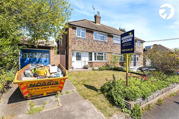 3 Bedroom Semi Detached House For Sale In St Davids Road, Hextable, Kent, BR8