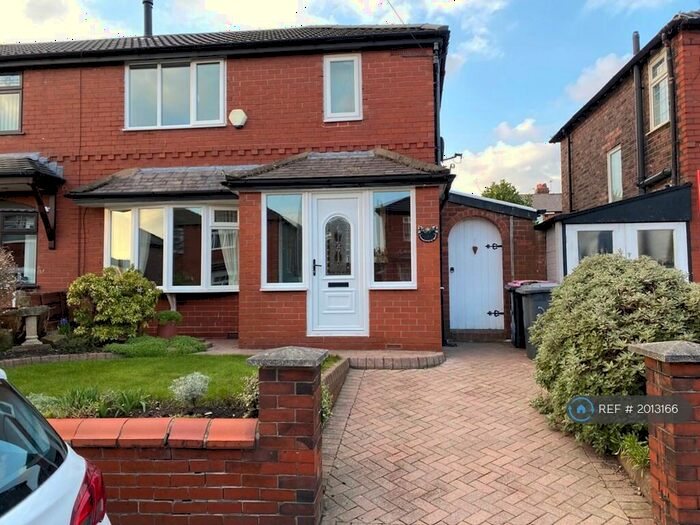 3 Bedroom Semi-Detached House To Rent In Fairway, Swinton, Manchester, M27