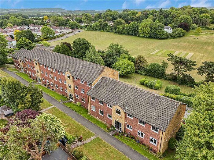 2 Bedroom Flat For Sale In The Spires, Dartford, DA1