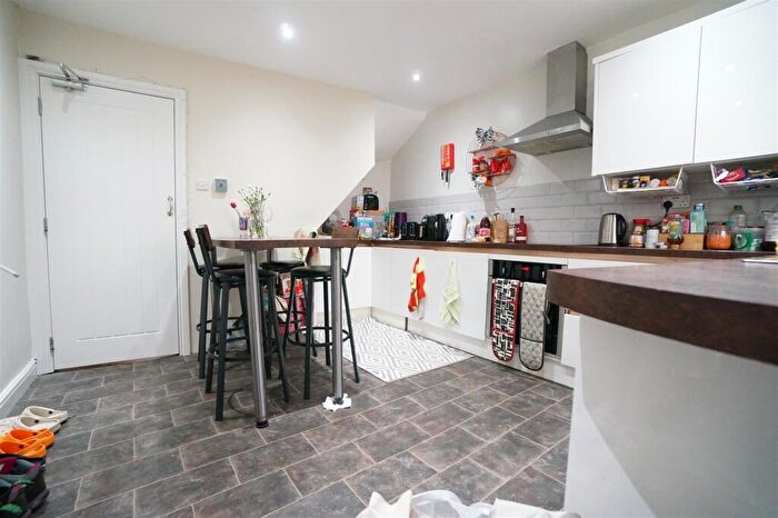 3 Bedroom House To Rent In Caellepa, Bangor, LL57