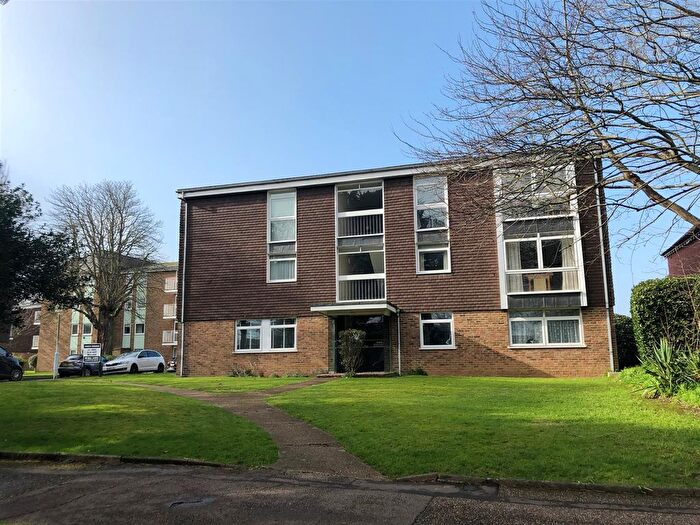 2 Bedroom Flat To Rent In Dorchester Gardens, Worthing, BN11