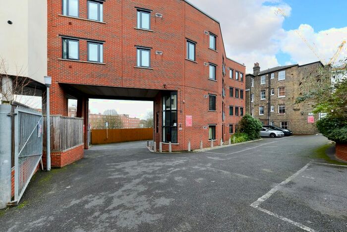 2 Bedroom Flat To Rent In Bird In Hand Mews, Forest Hill, London, SE23