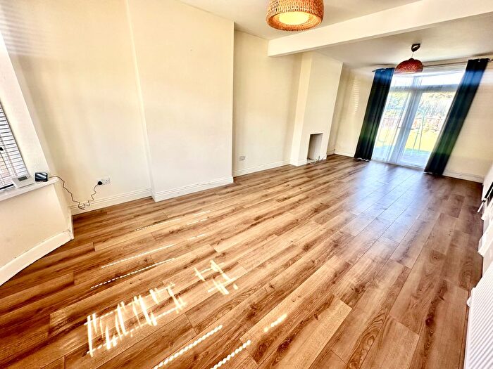 3 Bedroom Detached House To Rent In Windsor Avenue, Uxbridge, UB10