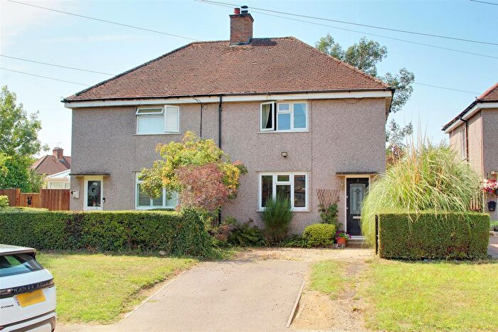 3 Bedroom Semi-Detached House For Sale In Parsonage Lane, Welham Green, AL9