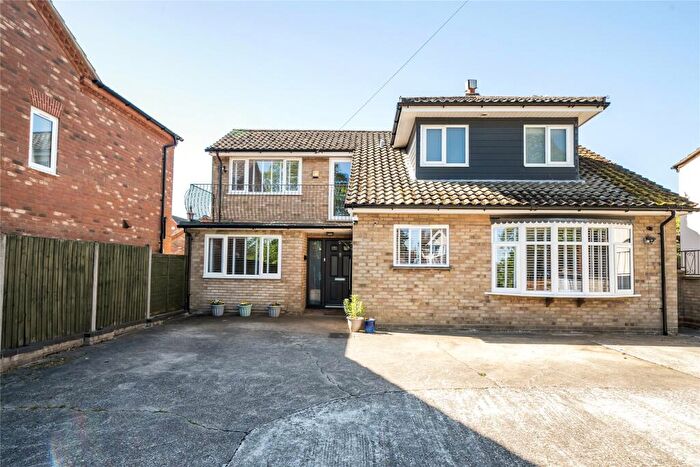 4 Bedroom Detached House For Sale In Bedford Road, Moggerhanger, Bedfordshire, MK44