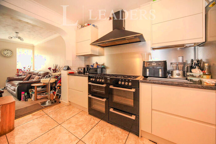 3 Bedroom Property To Rent In Byron Road - L & D Borders -, LU4
