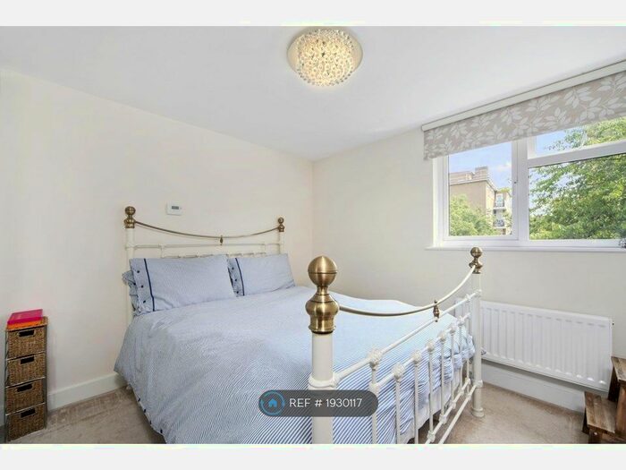 2 Bedroom Flat To Rent In Limerick Close, London, SW12