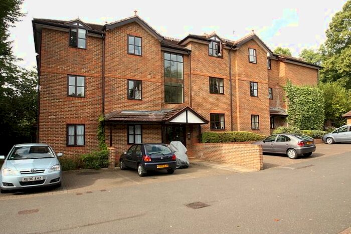 2 Bedroom Flat To Rent In Mount Hermon Road, Woking, GU22