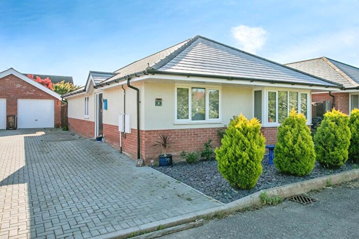 3 Bedroom Detached Bungalow For Sale In Yeomanry Gardens, Dovercourt, Harwich, CO12