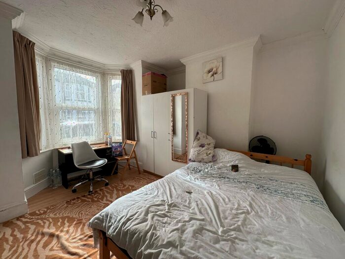 1 Bedroom Property To Rent In Room Harold Road, SO15