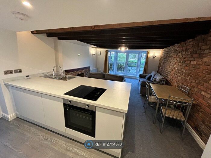 2 Bedroom Flat To Rent In Alexandra Road, Sale, M33