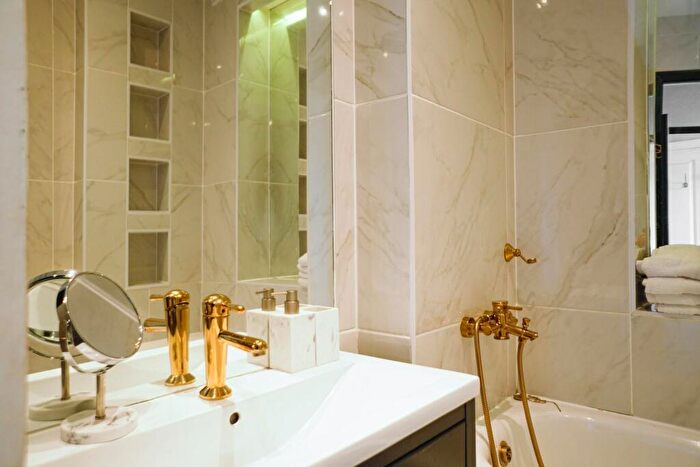 1 Bedroom Apartment To Rent In Kingsway, Hove, BN3