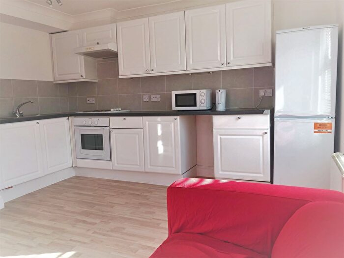 3 Bedroom Flat To Rent In Prince Albert Mews, London, SW11