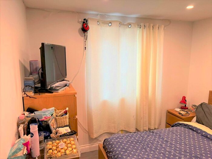 2 Bedroom Flat To Rent In Dagenham, RM8