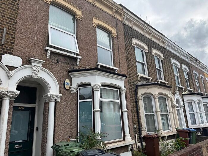 2 Bedroom Flat To Rent In High Road Leytonstone, London, E11
