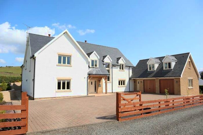 5 Bedroom Detached House For Sale In Perryflatts Road, Thankerton, Biggar, Lanarkshire, ML12