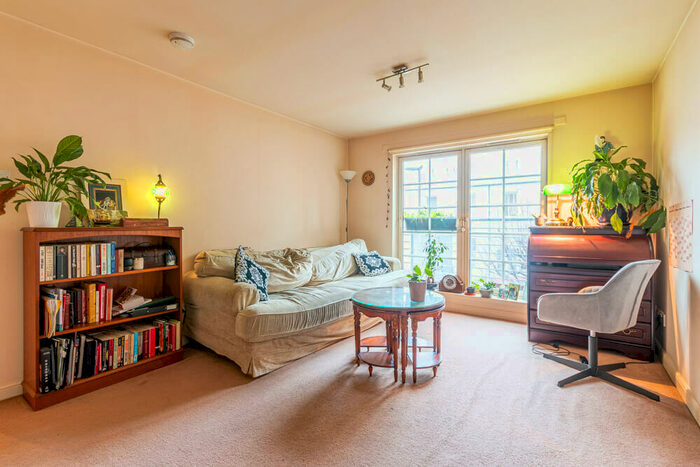 2 Bedroom Flat To Rent In L – Elbe Street, Edinburgh, EH6