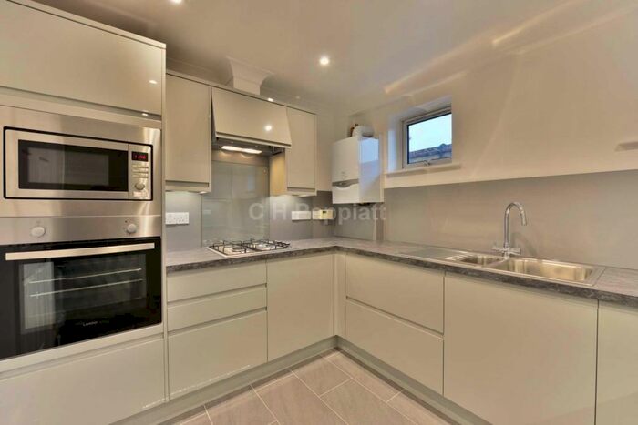 2 Bedroom Apartment To Rent In Regents Park Road, Finchley Central, N3